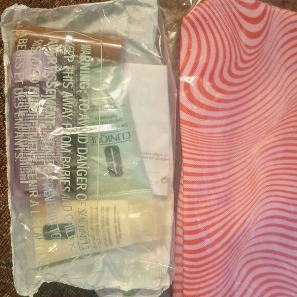 Clinique 6-PC Minis with Clinique Bag - Picture 3 of 6